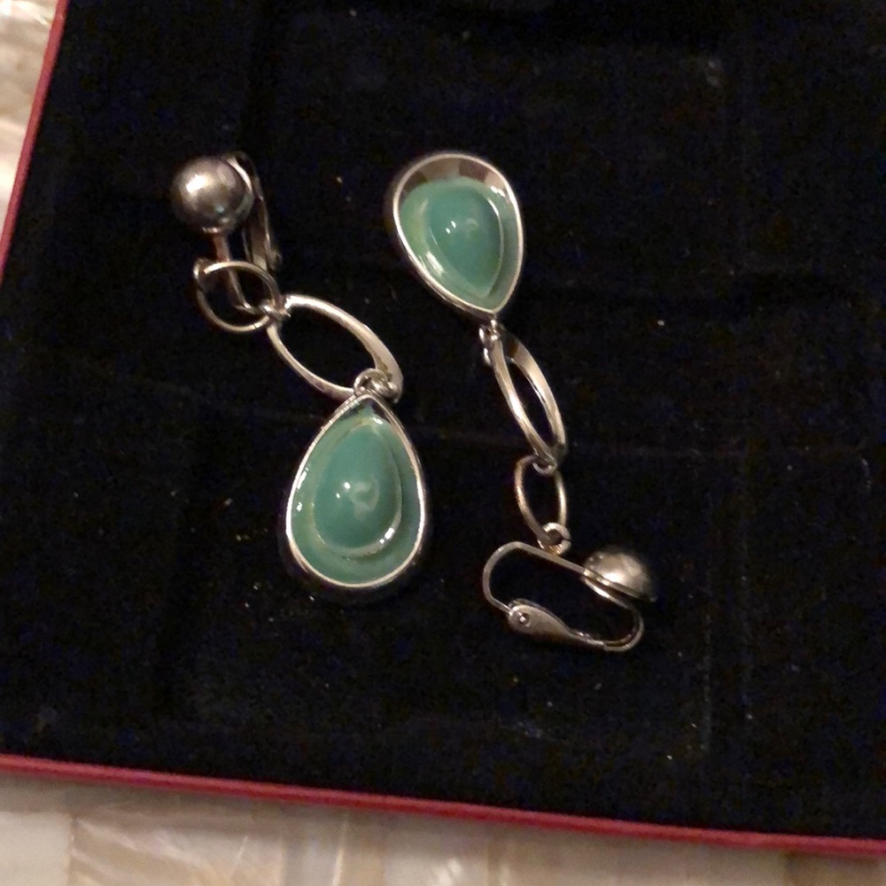 Dangling clip earrings